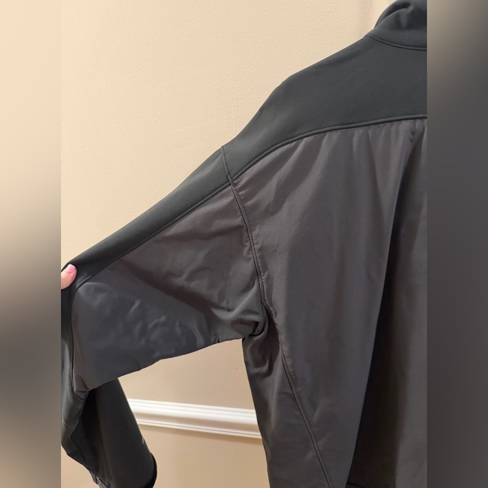 The North Face Men's Black & Gray Performance Softshell Jacket - Picture 6 of 6